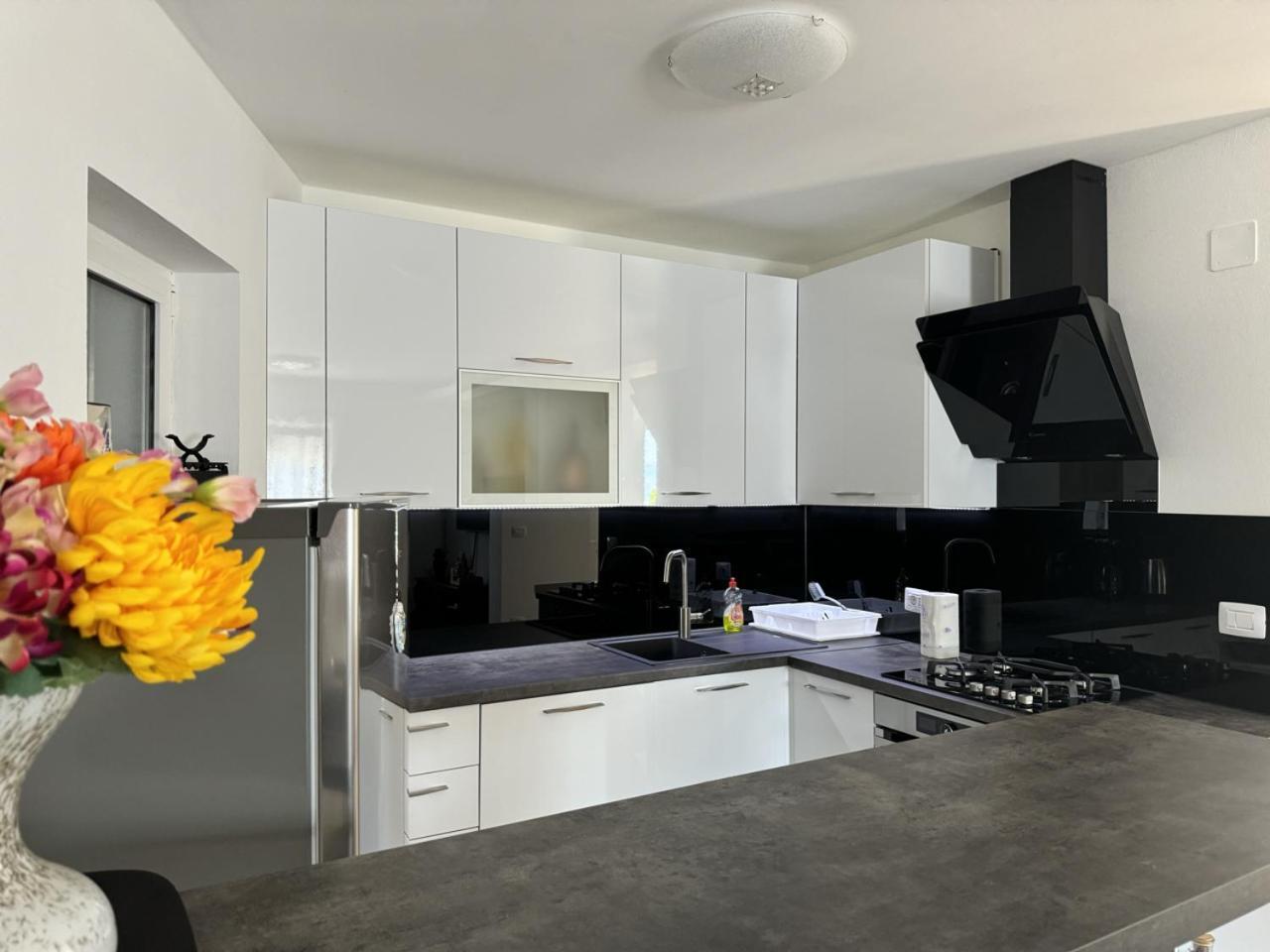 Heart Of Stone Apartamento Tulisevica Exterior foto